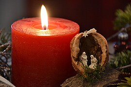 Banner Adventskranz in Datting - Entzünden der 4. Kerze